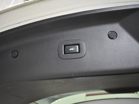 Used 2017 INFINITI QX80 4WD w/ Deluxe Technology Package image 39