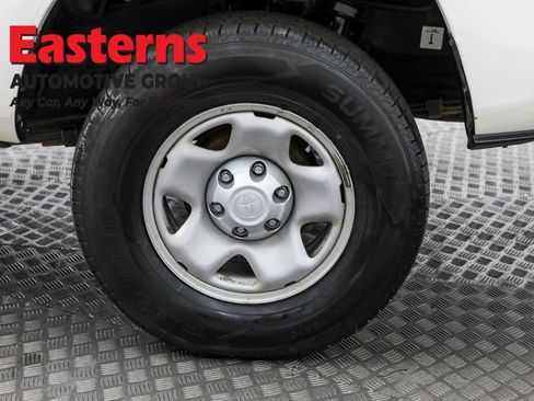 Used 2022 Toyota Tacoma SR image 32