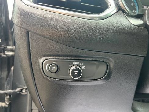 Used 2019 Chevrolet Equinox LS FWD image 21