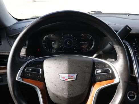Used 2017 Cadillac Escalade Luxury AWD/4WD image 27