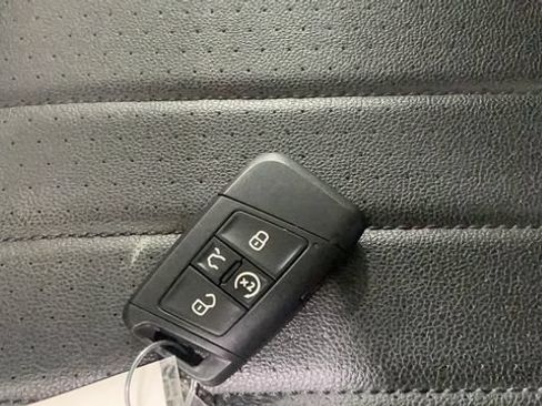 Used 2024 Volkswagen Tiguan SE AWD/4WD image 27