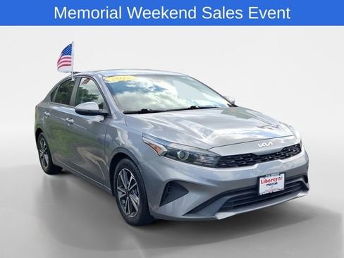 Used 2022 Kia Forte LXS w/ LXS Technology Package FWD image 1