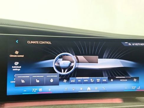 Used 2023 BMW 740i w/ Executive Package image 54