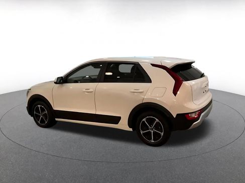 Used 2026 Kia Niro LX FWD image 9