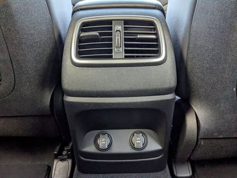 Used 2019 Kia Sorento LX image 18