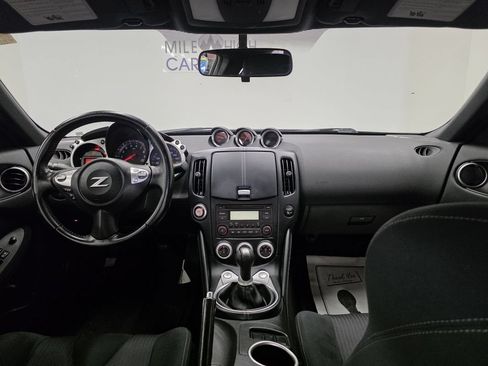 Used 2017 Nissan 370Z Coupe RWD image 16