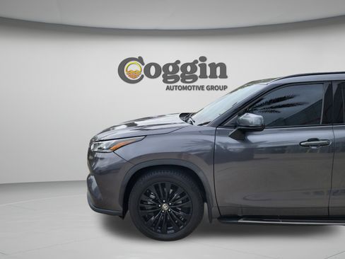 Used 2021 Toyota Highlander Platinum AWD/4WD image 32