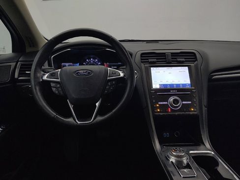 Used 2020 Ford Fusion Titanium image 22