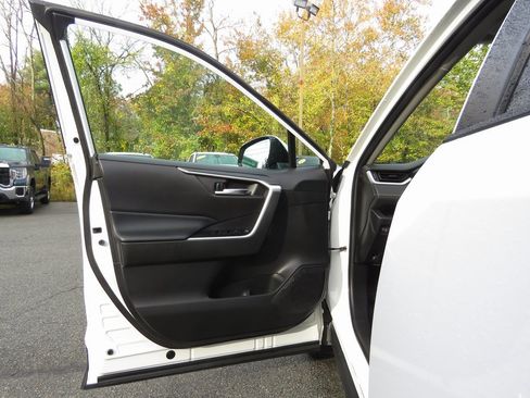 Used 2021 Toyota RAV4 XLE image 10