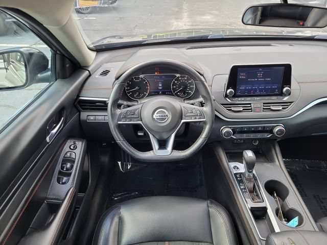 Used 2022 Nissan Altima 2.5 SR w/ Midnight Edition Package FWD image 9