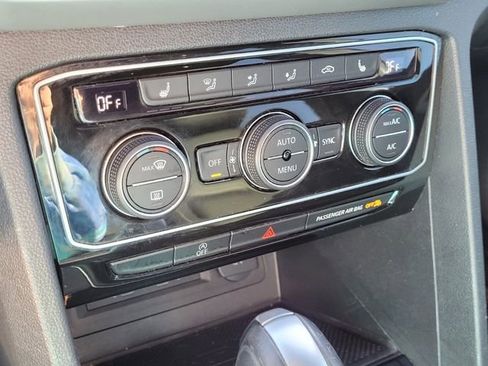 Used 2022 Volkswagen Atlas Cross Sport SEL R-Line image 20