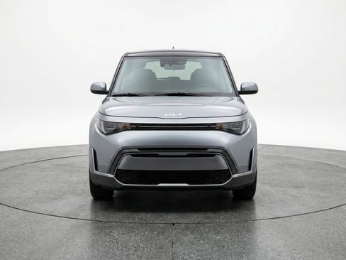 Used 2025 Kia Soul LX w/ LX Technology Package FWD image 2