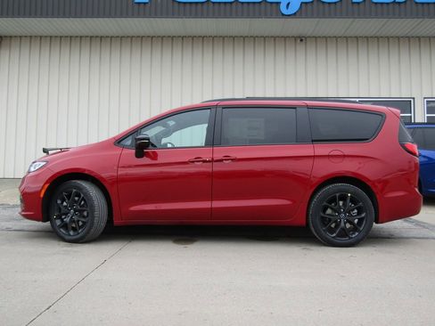 New 2026 Chrysler Pacifica Select w/ S Appearance Package image 11