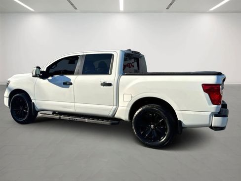 Used 2023 Nissan Titan SV w/ SV Convenience Package image 3