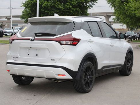 Used 2022 Nissan Kicks SR image 3