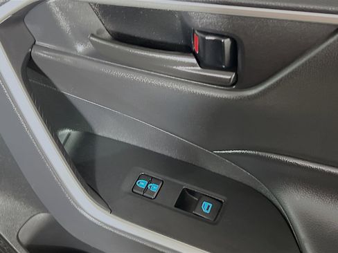 Used 2025 Toyota RAV4 LE AWD/4WD image 32