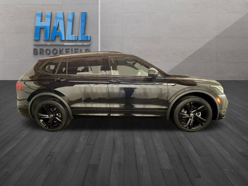 Certified 2024 Volkswagen Tiguan SE R-Line image 7