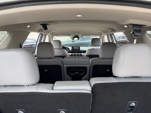 Used 2025 Honda Pilot EX-L image 9