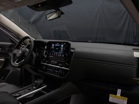 Used 2024 Nissan Pathfinder Platinum w/ Cargo Package image 15