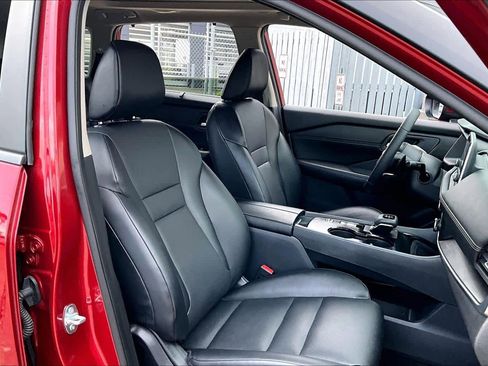 Certified 2024 Nissan Rogue SV w/ SV Premium Package FWD image 9