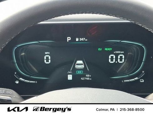 Used 2023 Kia Niro EX image 23