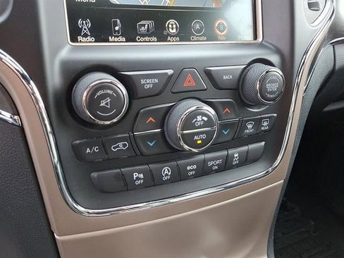 Used 2017 Jeep Grand Cherokee Limited image 17