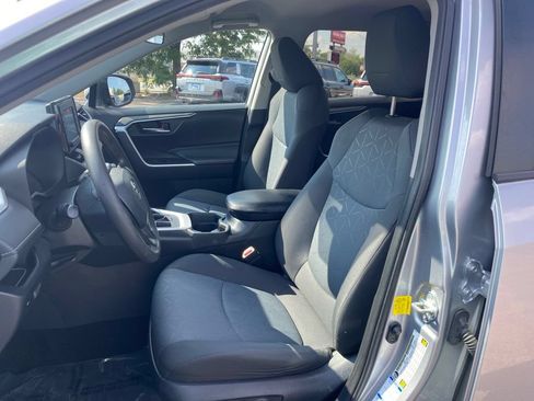 Used 2020 Toyota RAV4 XLE w/ Carpet Mat Package AWD/4WD image 10