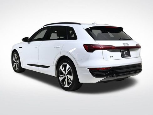 Certified 2024 Audi Q8 e-tron Premium image 3