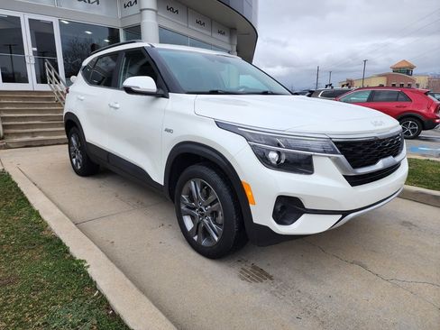 Certified 2023 Kia Seltos S image 3