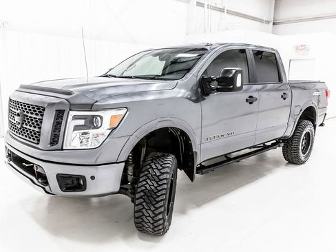 Used 2018 Nissan Titan PRO-4X w/ Pro-4x Convenience Package AWD/4WD image 2