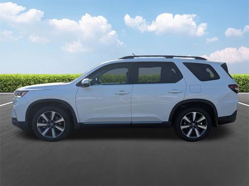 Used 2024 Honda Pilot Touring image 8