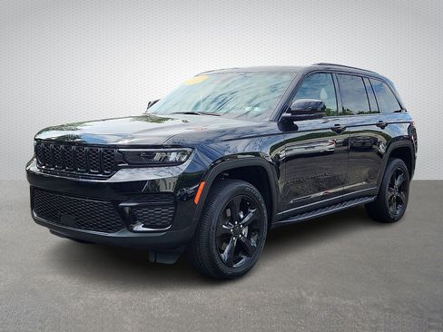 Certified 2025 Jeep Grand Cherokee Altitude AWD/4WD image 3