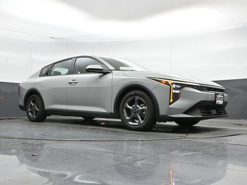 Used 2025 Kia K4 FWD image 42