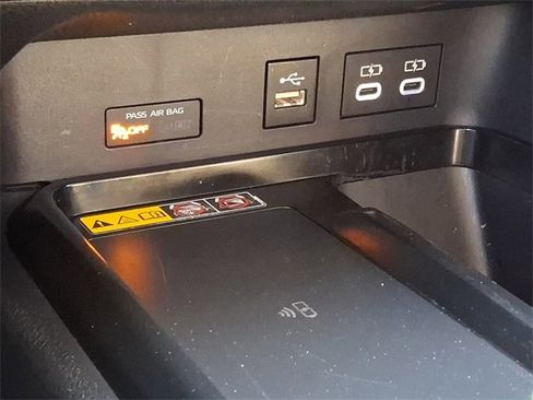 Used 2025 Toyota Camry LE image 24