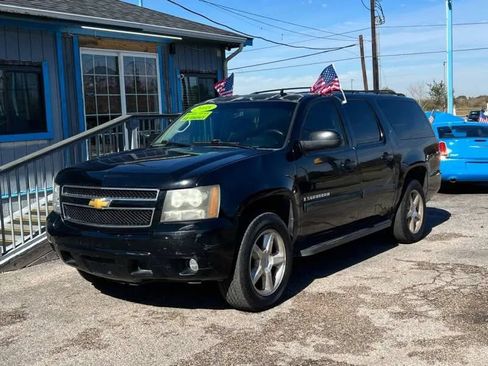 Used 2008 Chevrolet Suburban LT w/ LT Preferred Equipment Group RWD image 2