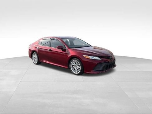 Used 2020 Toyota Camry XLE image 7