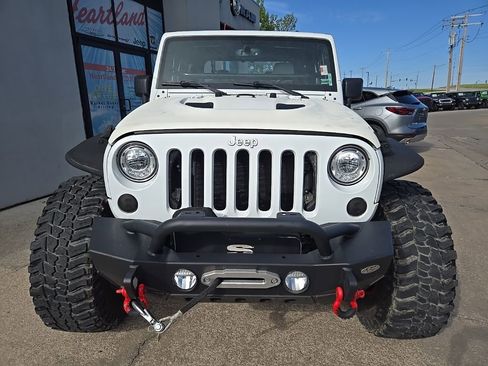 Used 2017 Jeep Wrangler Rubicon w/ Power Convenience Group AWD/4WD image 15