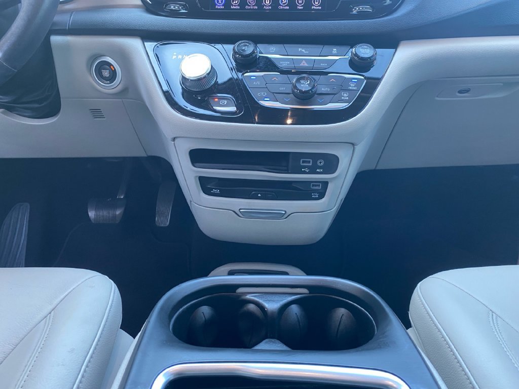 Used 2017 Chrysler Pacifica Touring-L Plus FWD image 11