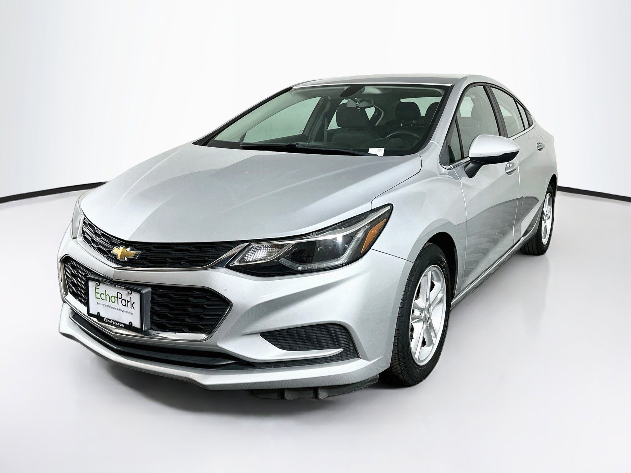 Used 2017 Chevrolet Cruze LT FWD image 3