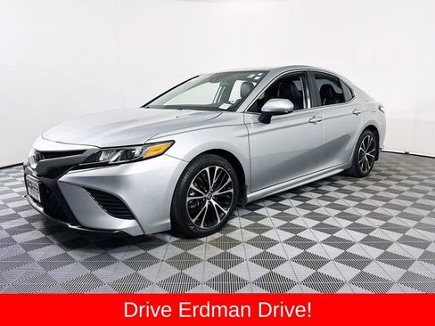 Used 2020 Toyota Camry SE FWD image 3