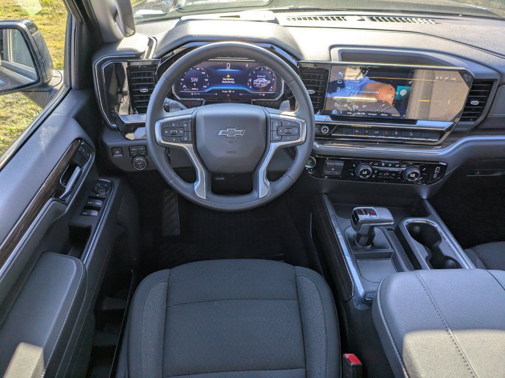Used 2025 Chevrolet Silverado 1500 RST w/ Z71 Off-Road Package AWD/4WD image 16
