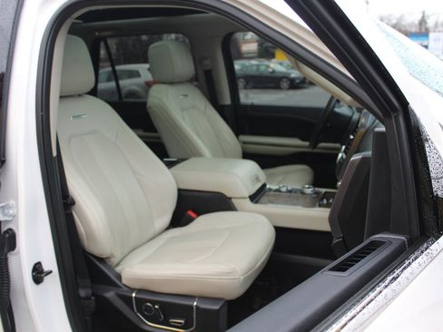 Used 2018 Ford Expedition Platinum image 17