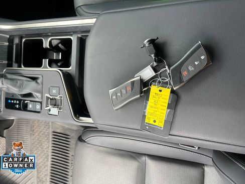 Used 2025 Lexus GX 550 w/ Accessory Package (2T) AWD/4WD image 29