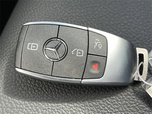 Certified 2025 Mercedes-Benz GLA 250 4MATIC image 30