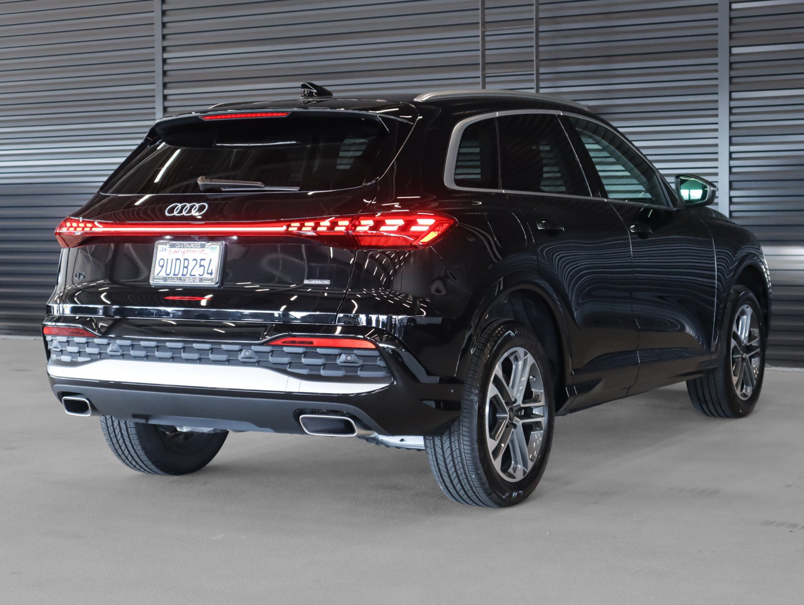 Used 2025 Audi Q5 Premium w/ Convenience Package AWD/4WD image 15