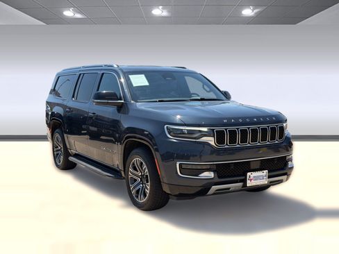 Used 2024 Jeep Wagoneer L Series II w/ Flexible Seating Group RWD image 7