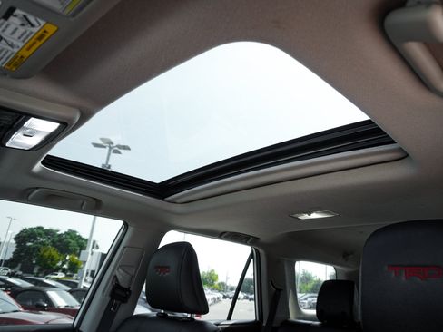 Used 2021 Toyota 4Runner Venture w/ Moonroof Package AWD/4WD image 29