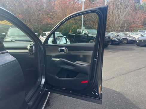 Used 2022 Kia Sorento EX image 19