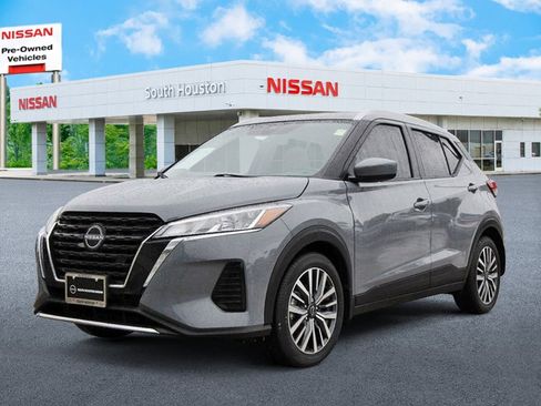 Used 2024 Nissan Kicks SV FWD image 2
