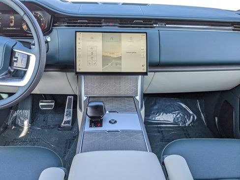 New 2025 Land Rover Range Rover SV image 17